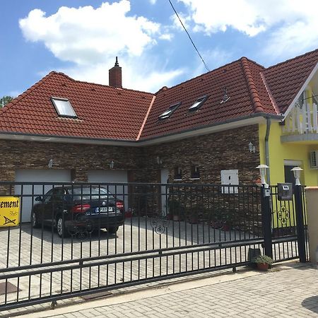 Csikos Apartman Gyenesdiás Exteriér fotografie