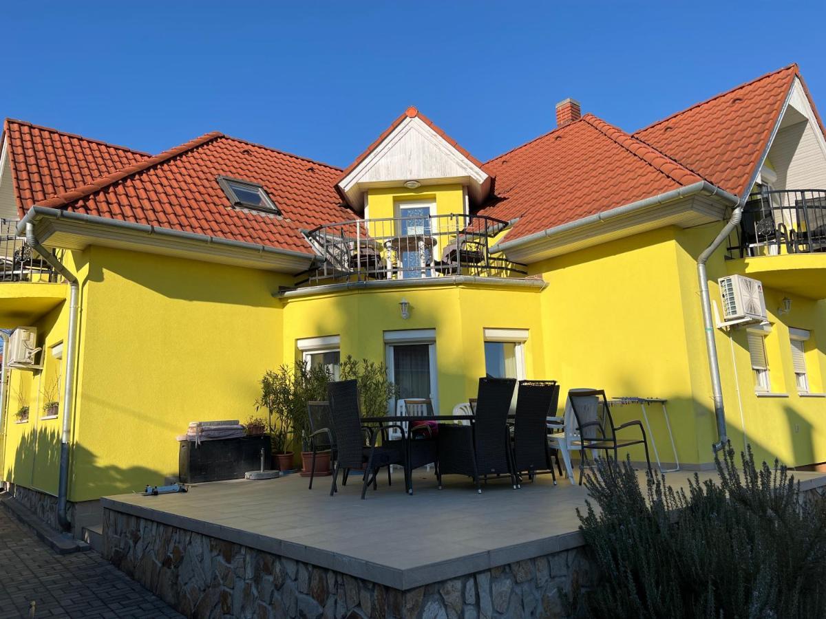 Csikos Apartman Gyenesdiás Exteriér fotografie