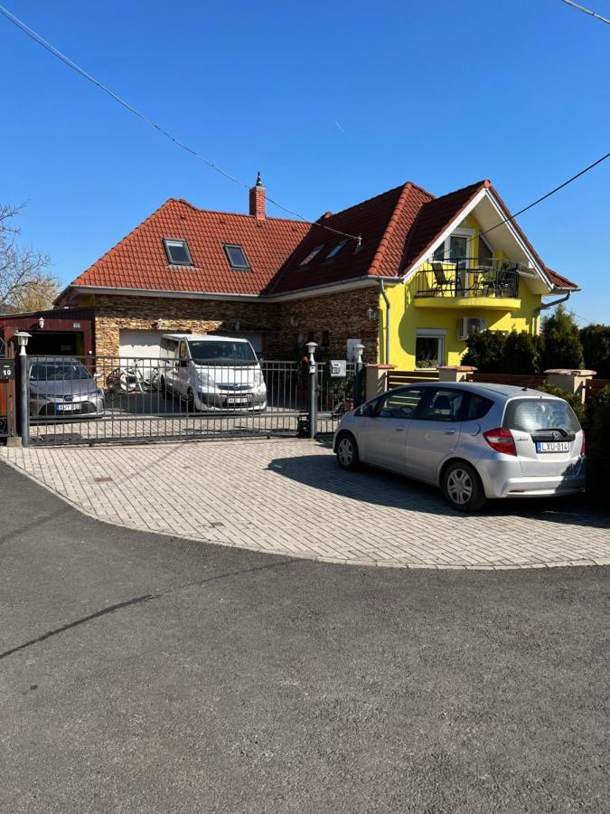 Csikos Apartman Gyenesdiás Exteriér fotografie