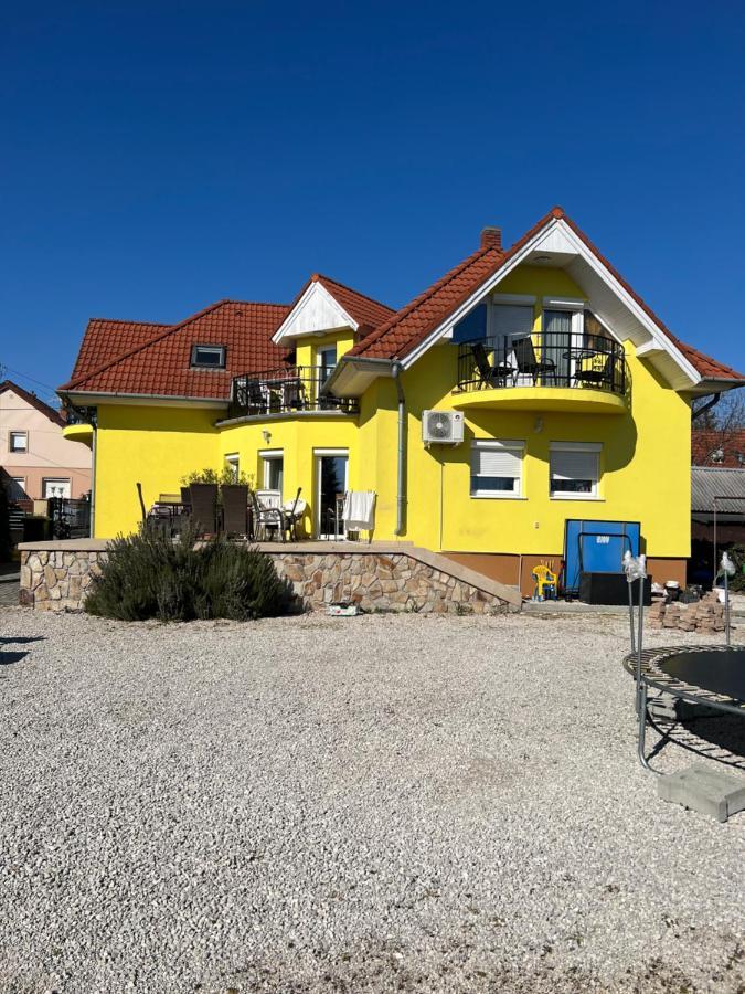 Csikos Apartman Gyenesdiás Exteriér fotografie