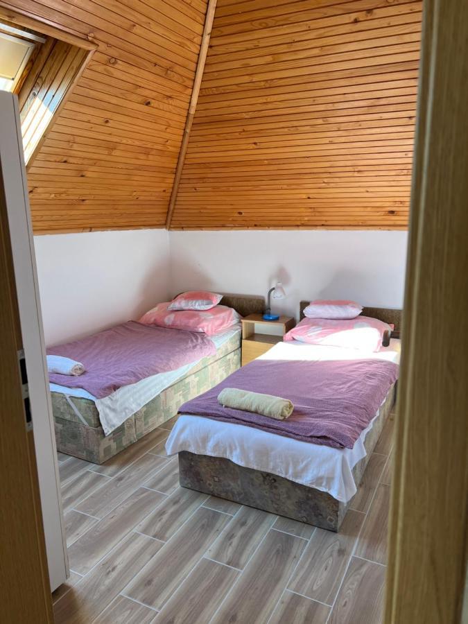 Csikos Apartman Gyenesdiás Exteriér fotografie