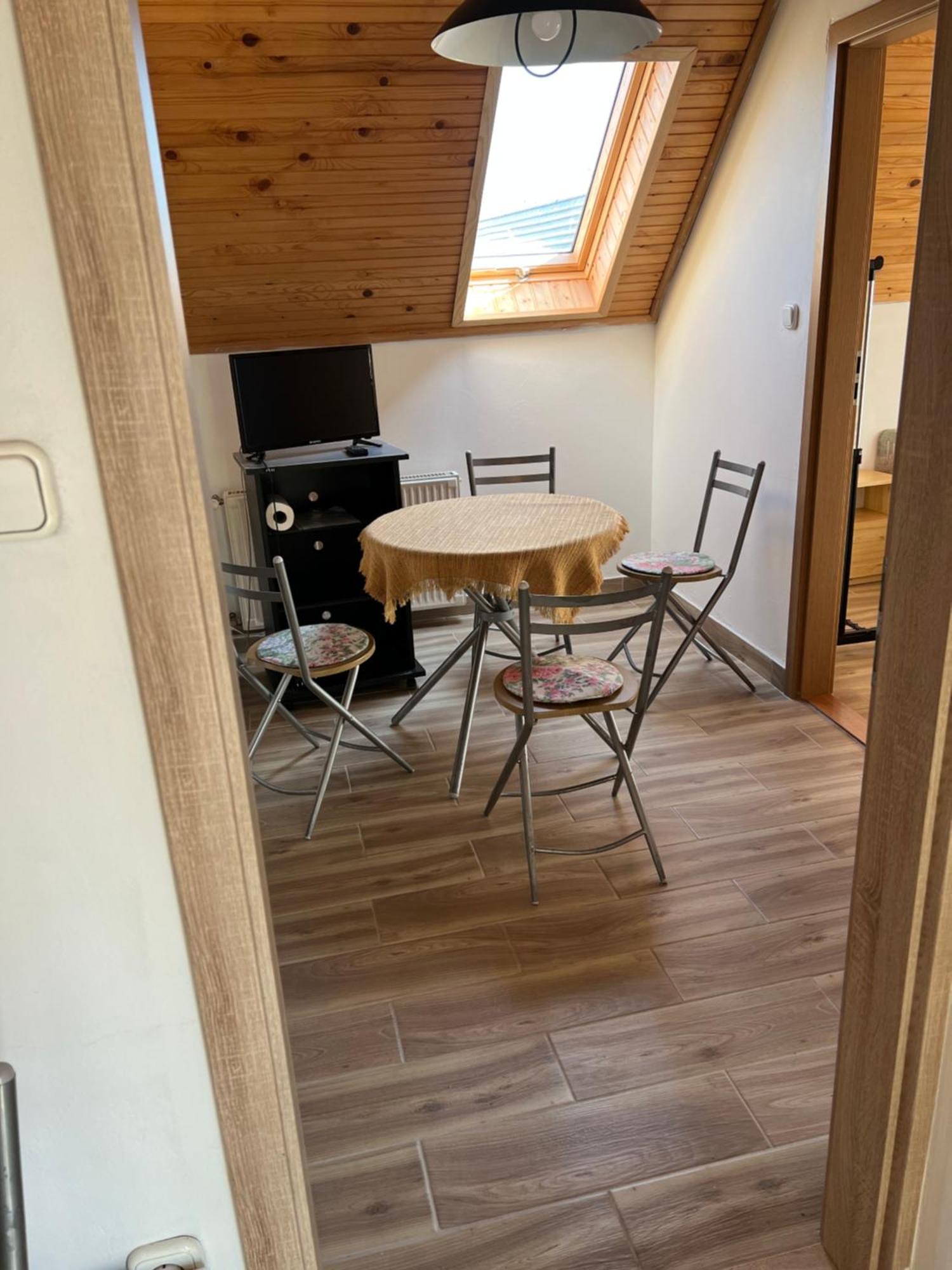 Csikos Apartman Gyenesdiás Exteriér fotografie