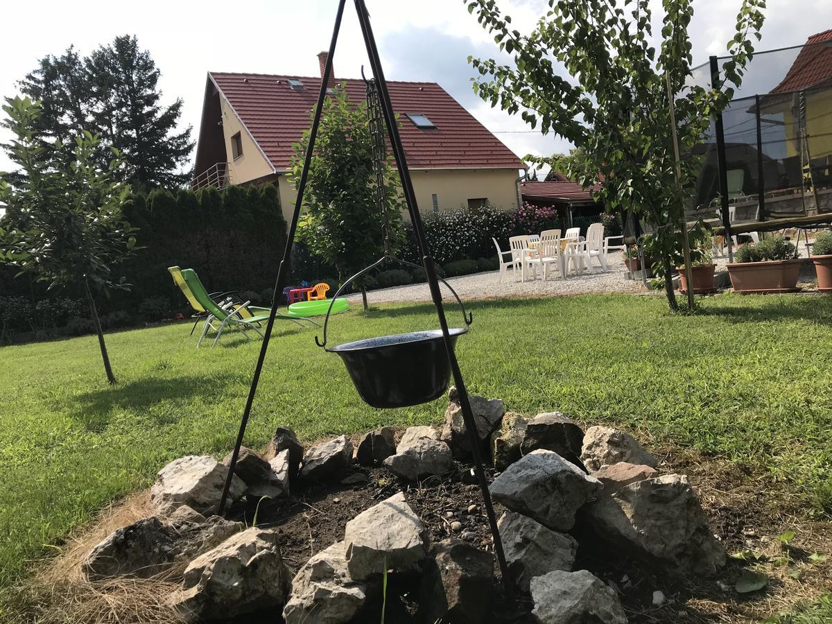 Csikos Apartman Gyenesdiás Exteriér fotografie