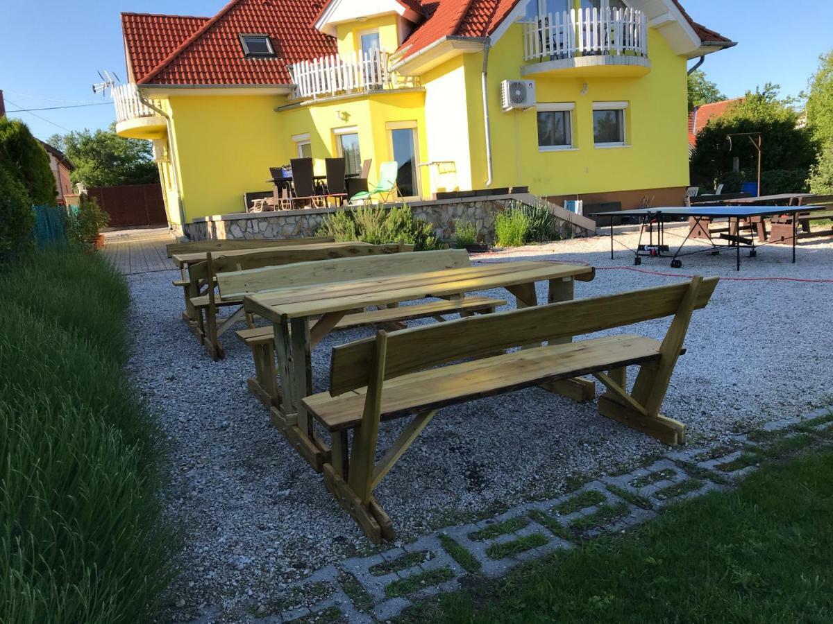 Csikos Apartman Gyenesdiás Exteriér fotografie